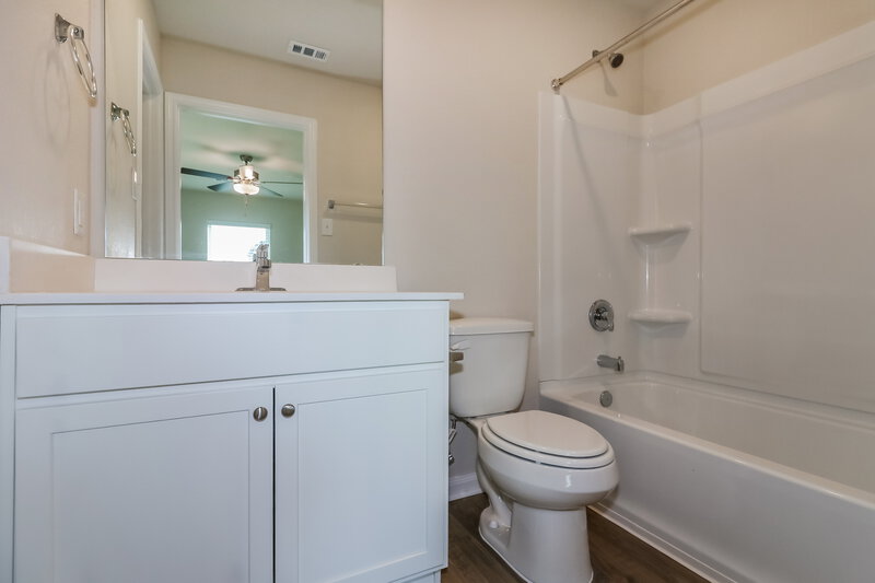 1,740/Mo, 7542 Tipton Meadow Way Richmond, TX 77469 Main Bathroom View