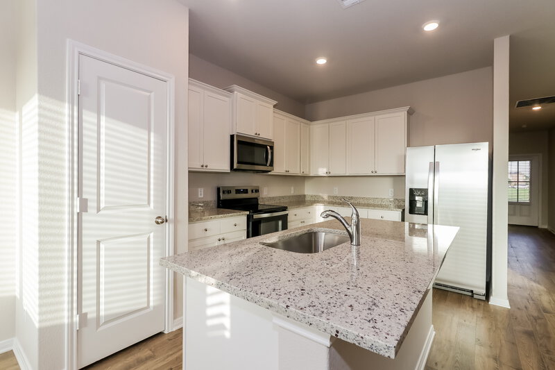 1,815/Mo, 7638 Tipton Meadow Way Richmond, TX 77469 Kitchen View