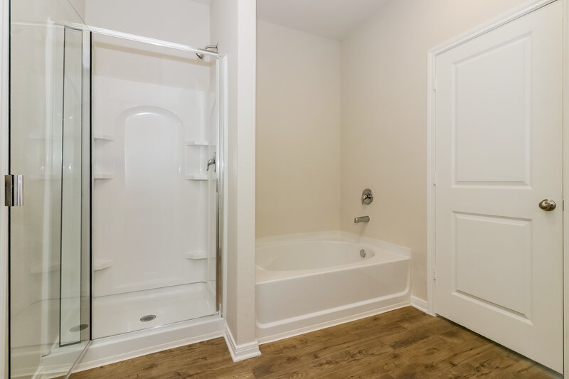 1,815/Mo, 7638 Tipton Meadow Way Richmond, TX 77469 Main Bathroom View