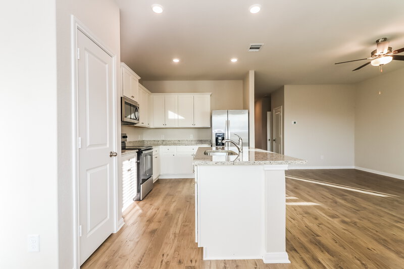 1,895/Mo, 7606 Tipton Meadow Way Richmond, TX 77469 Kitchen View