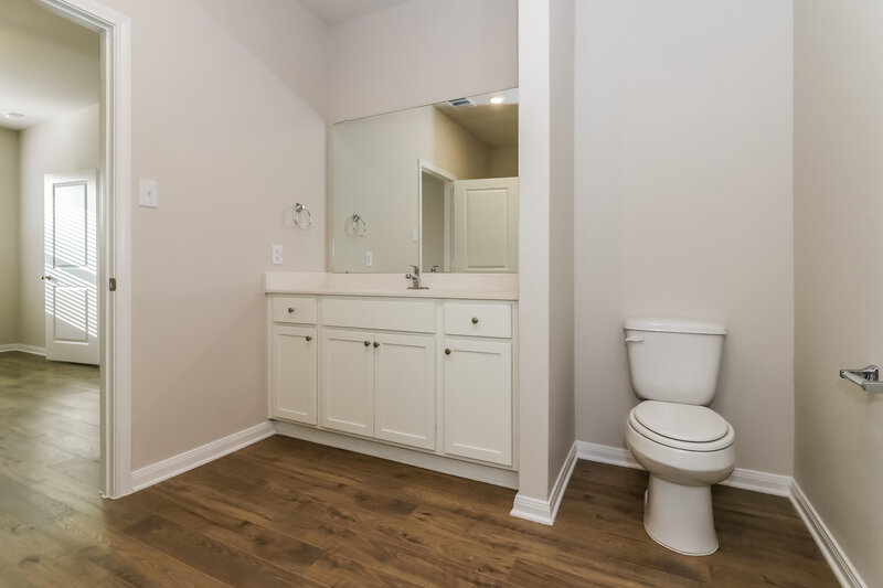 1,895/Mo, 7606 Tipton Meadow Way Richmond, TX 77469 Main Bathroom View