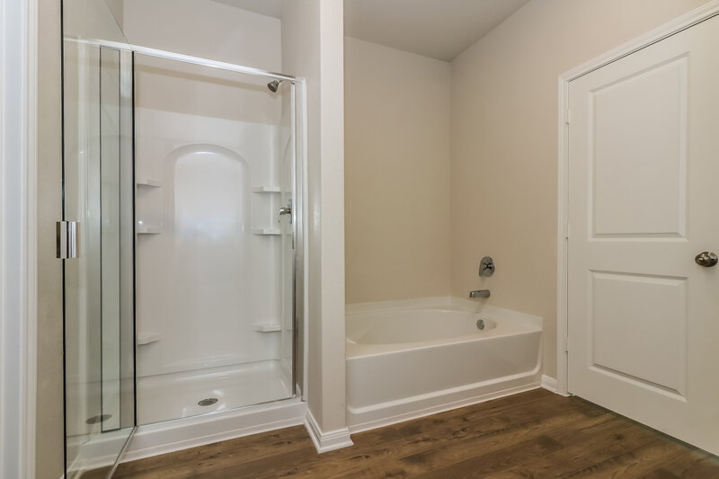 1,895/Mo, 7606 Tipton Meadow Way Richmond, TX 77469 Main Bathroom View 2