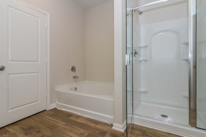 1,815/Mo, 7619 Tipton Meadow Way Richmond, TX 77469 Main Bathroom View