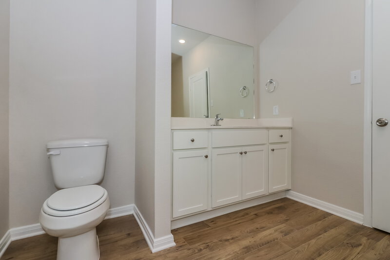 1,815/Mo, 7619 Tipton Meadow Way Richmond, TX 77469 Main Bathroom View 2