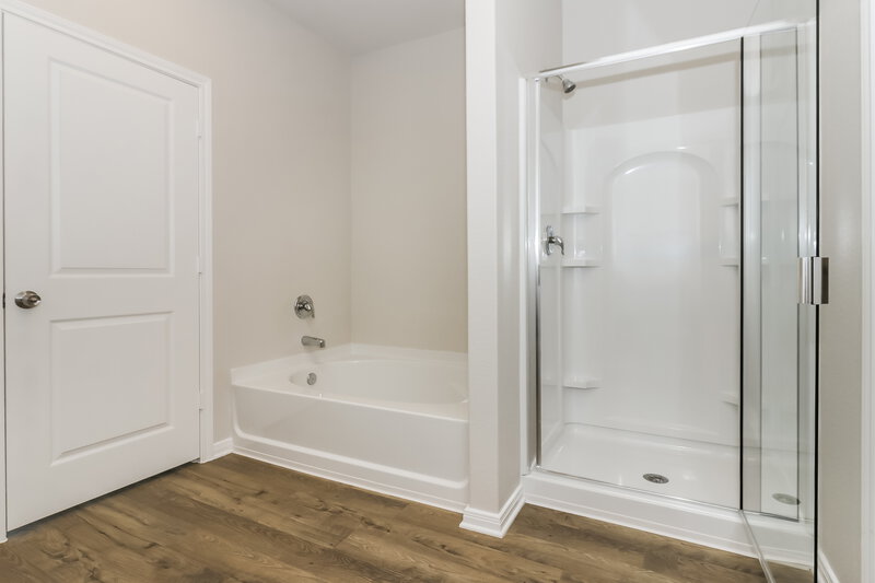 1,850/Mo, 7539 Tipton Meadow Way Richmond, TX 77469 Main Bathroom View 2