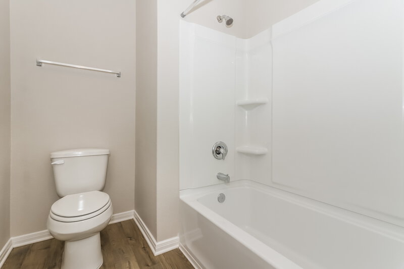 1,850/Mo, 7539 Tipton Meadow Way Richmond, TX 77469 Bathroom View