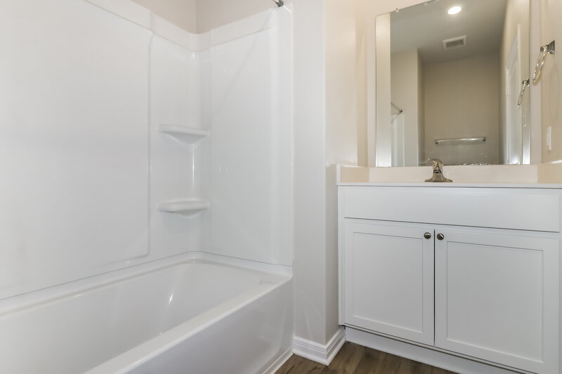 1,850/Mo, 7539 Tipton Meadow Way Richmond, TX 77469 Bathroom View 2