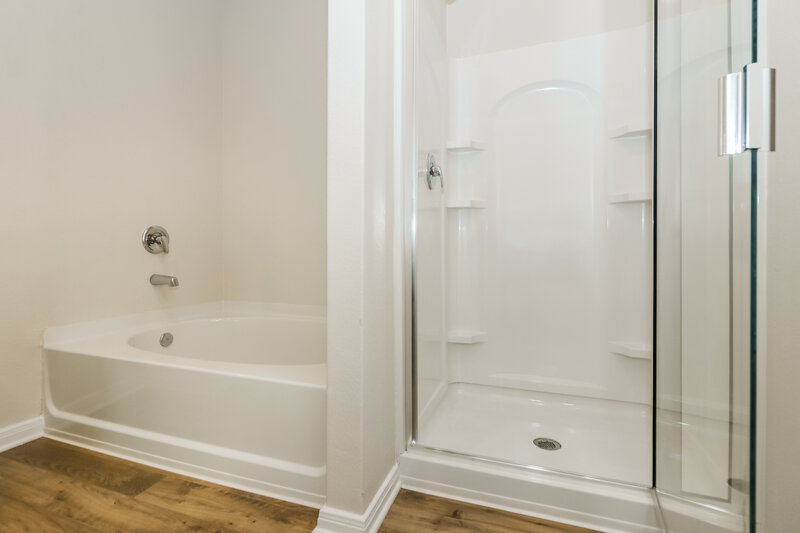 1,895/Mo, 7614 Tipton Meadow Way Richmond, TX 77469 Main Bathroom View 2