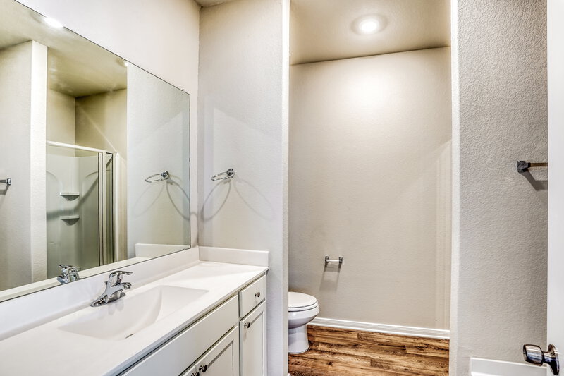 1,945/Mo, 7642 Tipton Meadow Way Richmond, TX 77469 Main Bathroom View