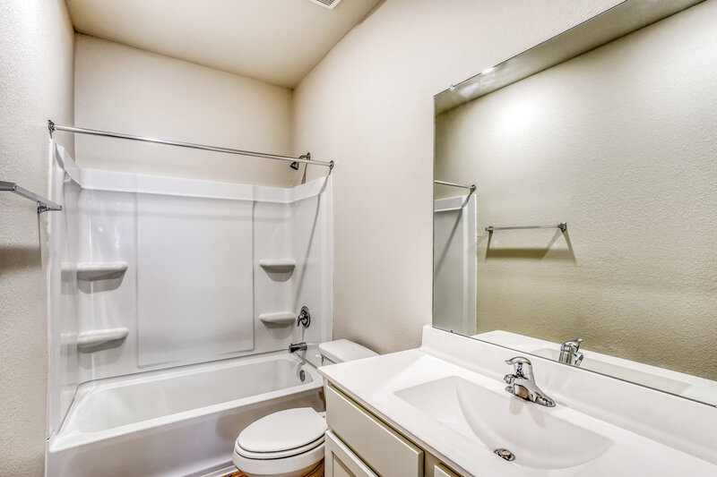 1,945/Mo, 7642 Tipton Meadow Way Richmond, TX 77469 Bathroom View