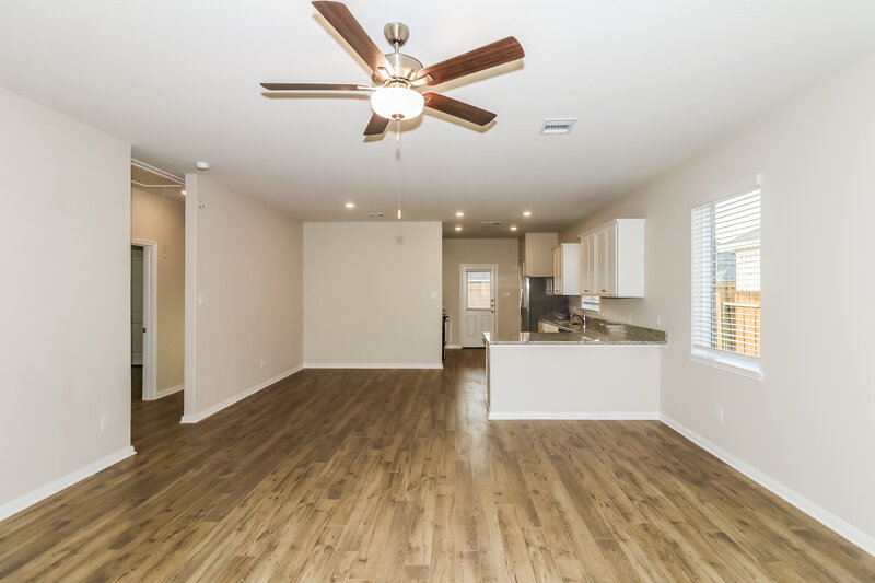 2,040/Mo, 7610 Tipton Meadow Way Richmond, TX 77469 Living Room View 2