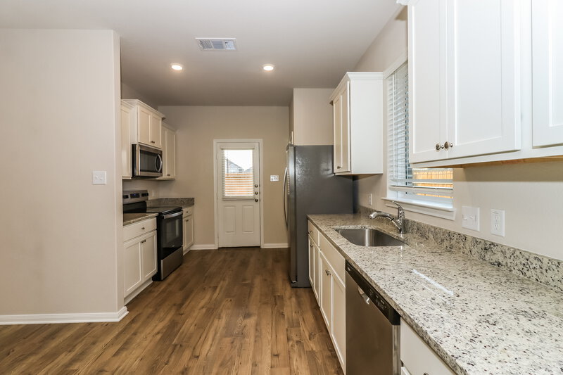 2,040/Mo, 7610 Tipton Meadow Way Richmond, TX 77469 Kitchen View