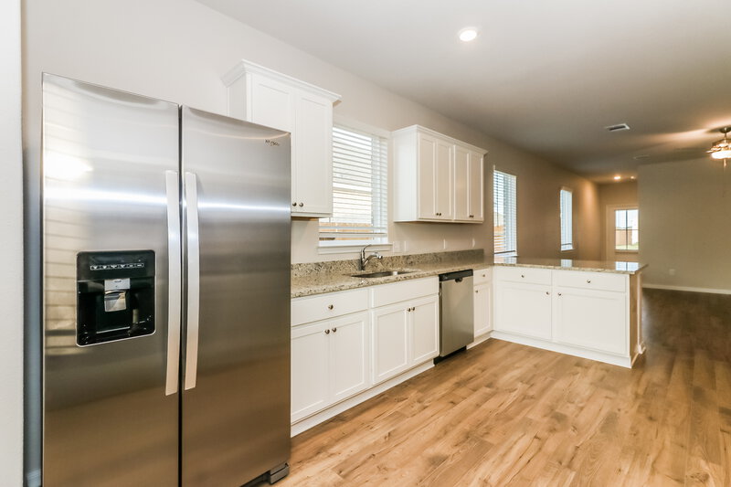 2,040/Mo, 7610 Tipton Meadow Way Richmond, TX 77469 Kitchen View 2