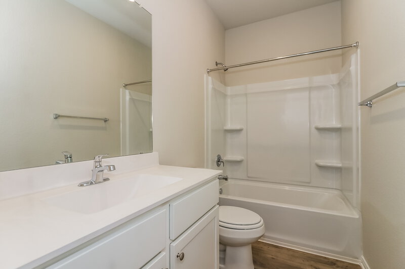 2,040/Mo, 7610 Tipton Meadow Way Richmond, TX 77469 Bathroom View