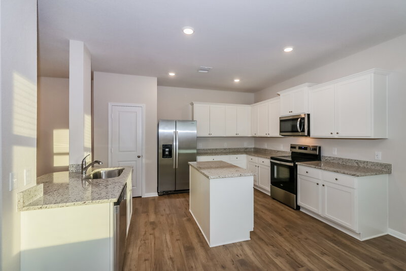 2,260/Mo, 7646 Tipton Meadow Way Richmond, TX 77469 Kitchen View
