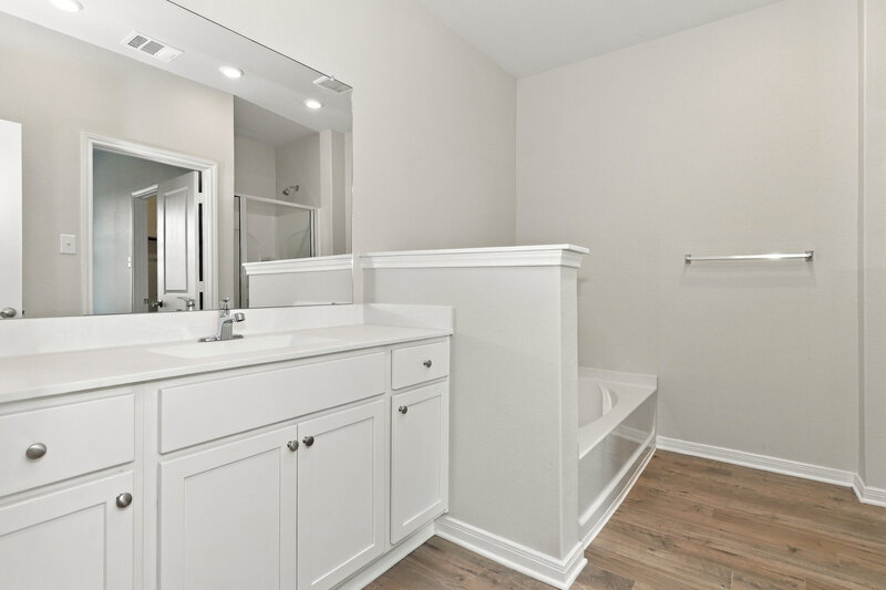 2,260/Mo, 7650 Tipton Meadow Way Richmond, TX 77469 Bathroom View 2