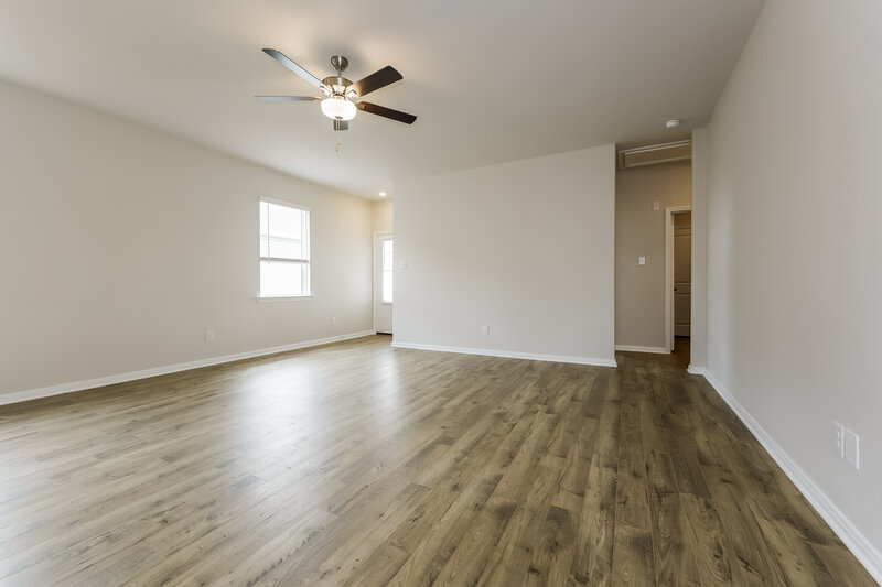 1,610/Mo, 15663 Plum Brook Dr Conroe, TX 77303 Living Room View