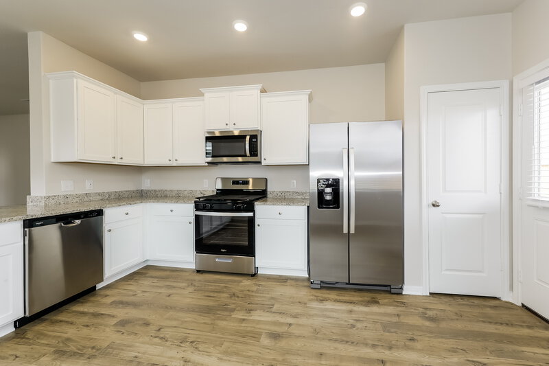 1,610/Mo, 15663 Plum Brook Dr Conroe, TX 77303 Kitchen View 2