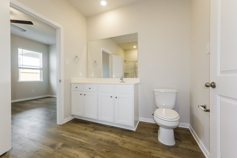 1,610/Mo, 15663 Plum Brook Dr Conroe, TX 77303 Main Bathroom View