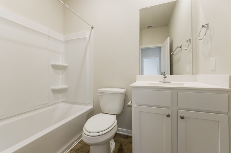 1,610/Mo, 15663 Plum Brook Dr Conroe, TX 77303 Bathroom View