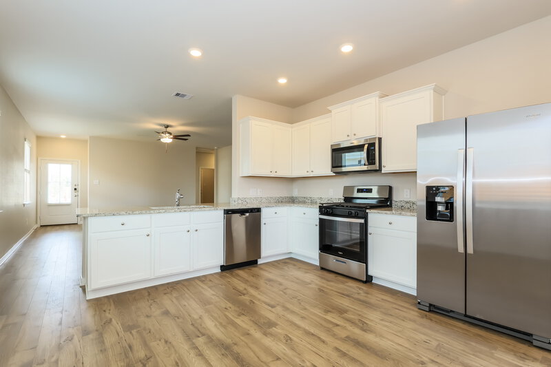 1,580/Mo, 15643 Plum Brook Dr Conroe, TX 77303 Kitchen View 2