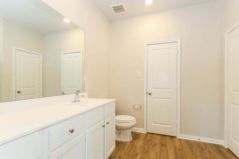 1,580/Mo, 15643 Plum Brook Dr Conroe, TX 77303 Main Bathroom View