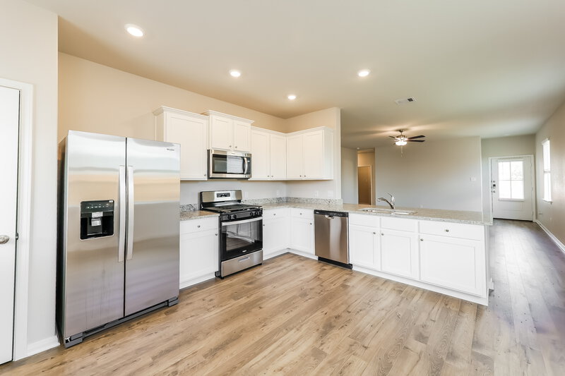 1,520/Mo, 15554 Caramel Springs Dr Conroe, TX 77303 Kitchen View 2