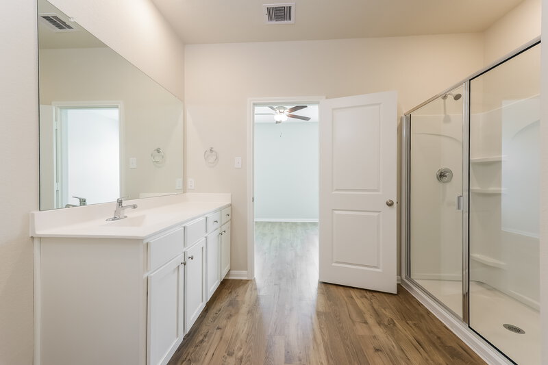 1,520/Mo, 15554 Caramel Springs Dr Conroe, TX 77303 Main Bathroom View