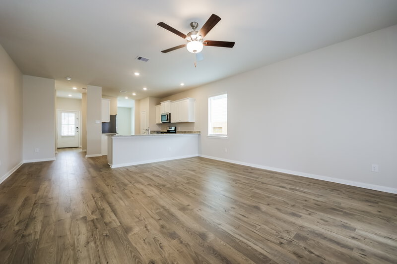 1,730/Mo, 16454 Honeysuckle Hill Dr Conroe, TX 77303 Living Room View 2