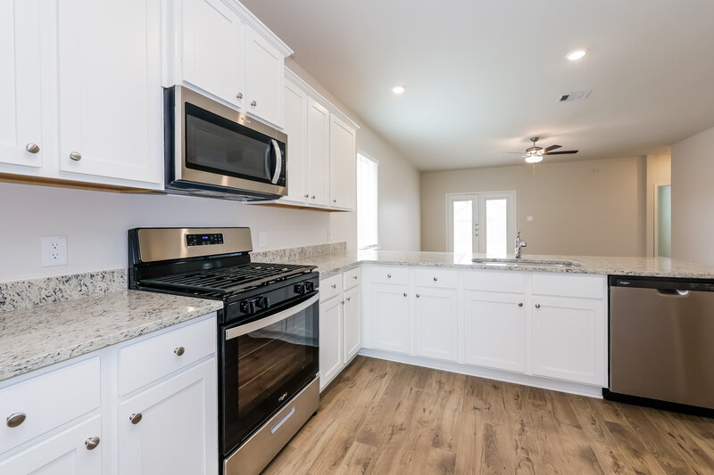 1,730/Mo, 16454 Honeysuckle Hill Dr Conroe, TX 77303 Kitchen View