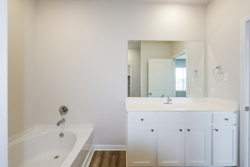 1,730/Mo, 16454 Honeysuckle Hill Dr Conroe, TX 77303 Main Bathroom View 2