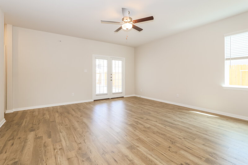 1,565/Mo, 15647 Plum Brook Dr Conroe, TX 77303 Living Room View