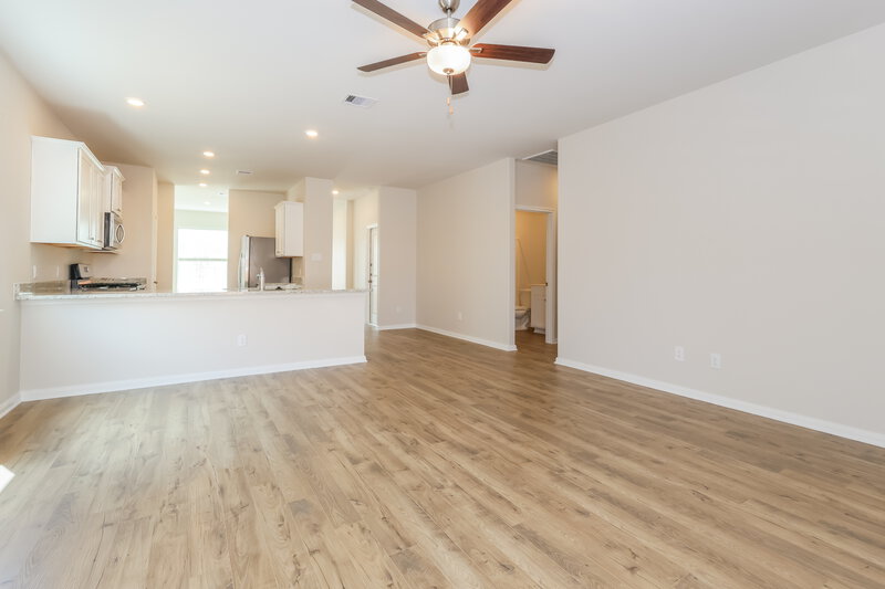 1,565/Mo, 15647 Plum Brook Dr Conroe, TX 77303 Living Room View 3