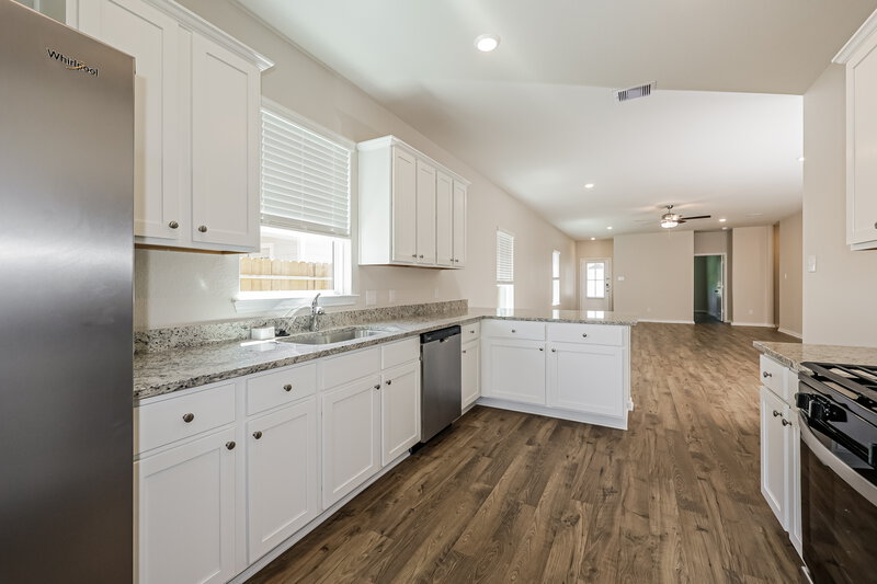 1,840/Mo, 16427 Honeysuckle Hill Dr Conroe, TX 77303 Kitchen View