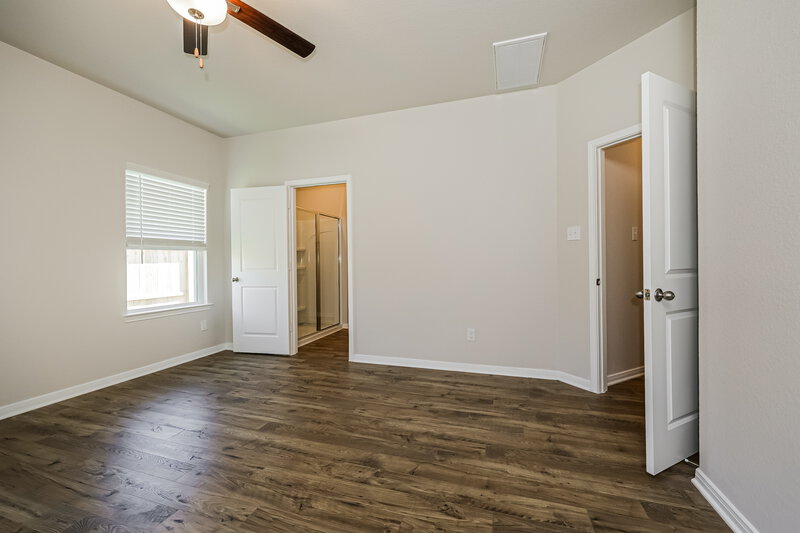 1,840/Mo, 16427 Honeysuckle Hill Dr Conroe, TX 77303 Main Bedroom View 3