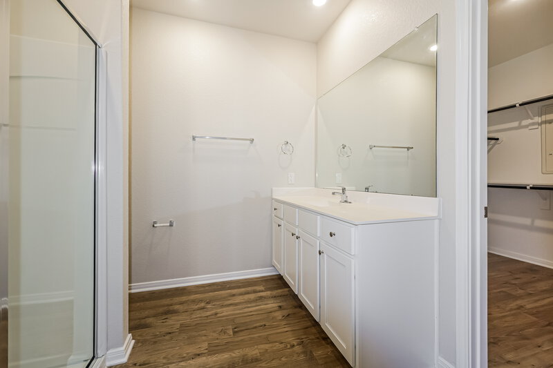 1,840/Mo, 16427 Honeysuckle Hill Dr Conroe, TX 77303 Main Bathroom View