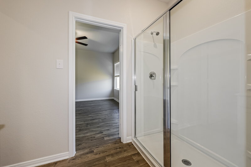 1,840/Mo, 16427 Honeysuckle Hill Dr Conroe, TX 77303 Main Bathroom View 2