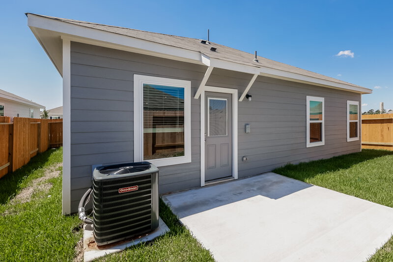 1,840/Mo, 16427 Honeysuckle Hill Dr Conroe, TX 77303 Rear View