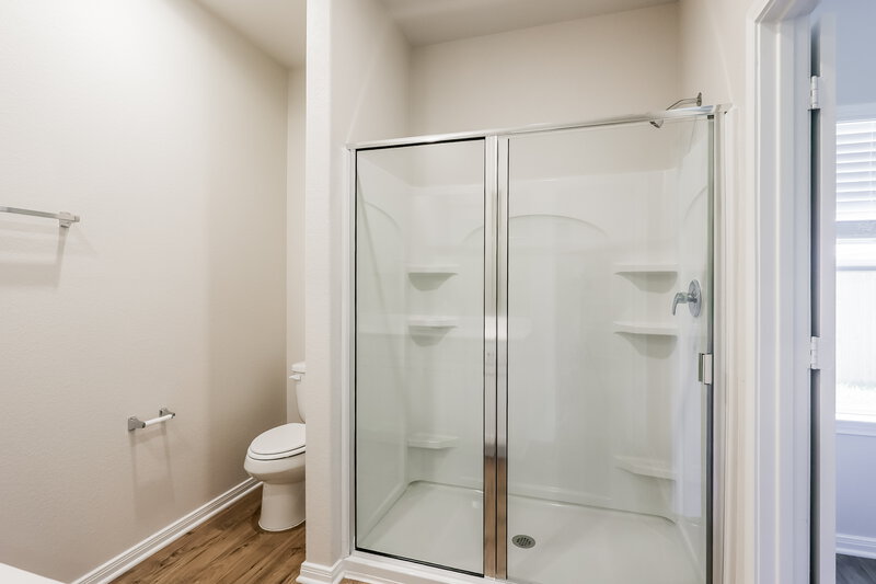 1,840/Mo, 16430 Honeysuckle Hill Dr Conroe, TX 77303 Main Bathroom View 2