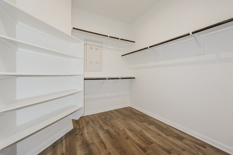 1,840/Mo, 16430 Honeysuckle Hill Dr Conroe, TX 77303 Walk In Closet View