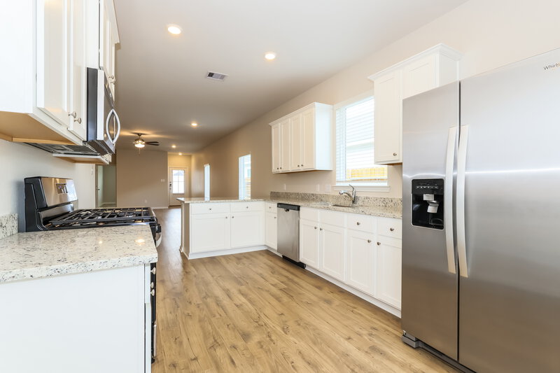 1,690/Mo, 15651 Plum Brook Dr Conroe, TX 77303 Kitchen View 2