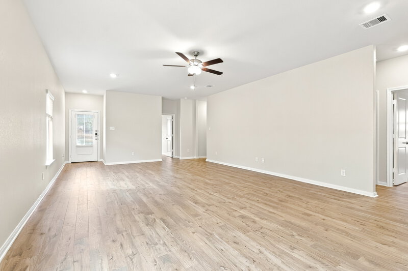1,650/Mo, 15550 Caramel Springs Dr Conroe, TX 77303 Living Room View 2
