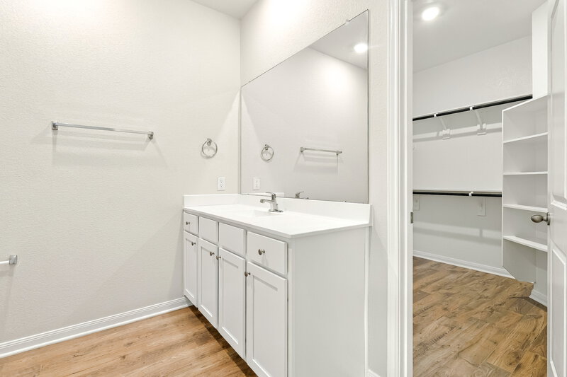 1,650/Mo, 15550 Caramel Springs Dr Conroe, TX 77303 Primary Bathroom View