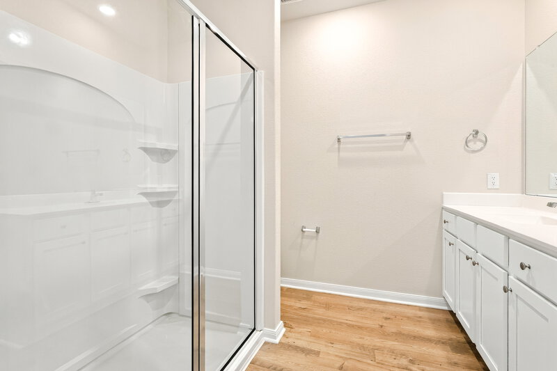 1,650/Mo, 15550 Caramel Springs Dr Conroe, TX 77303 Primary Bathroom View 2