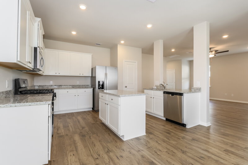 2,035/Mo, 16426 Honeysuckle Hill Dr Conroe, TX 77303 Kitchen View 2