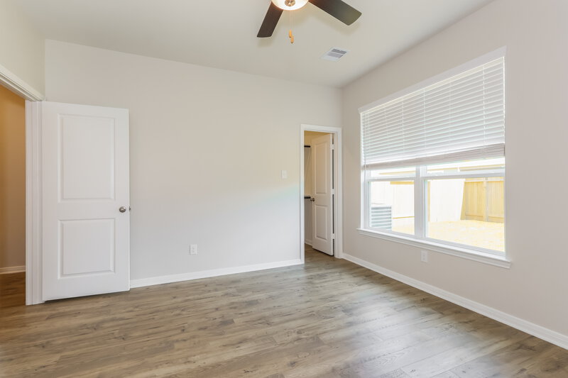 2,035/Mo, 16426 Honeysuckle Hill Dr Conroe, TX 77303 Main Bedroom View