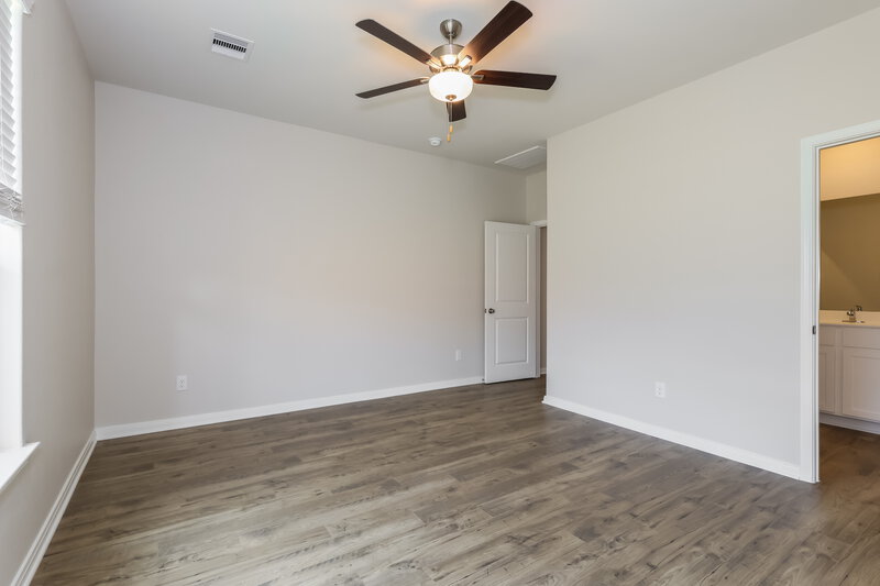 2,035/Mo, 16426 Honeysuckle Hill Dr Conroe, TX 77303 Main Bedroom View 2
