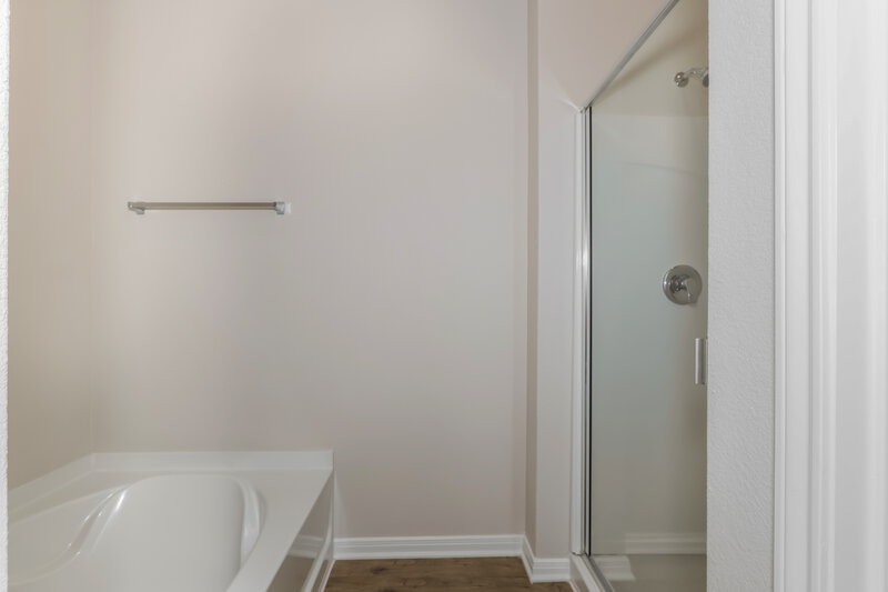 2,035/Mo, 16426 Honeysuckle Hill Dr Conroe, TX 77303 Main Bathroom View 2