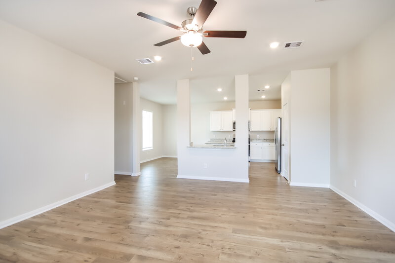 1,900/Mo, 15558 Caramel Springs Dr Conroe, TX 77303 Living Room View 2