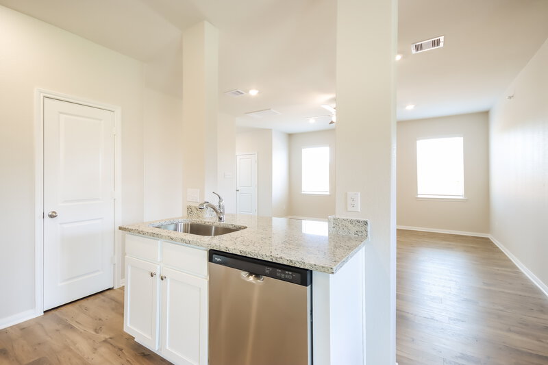 1,900/Mo, 15558 Caramel Springs Dr Conroe, TX 77303 Kitchen View 2